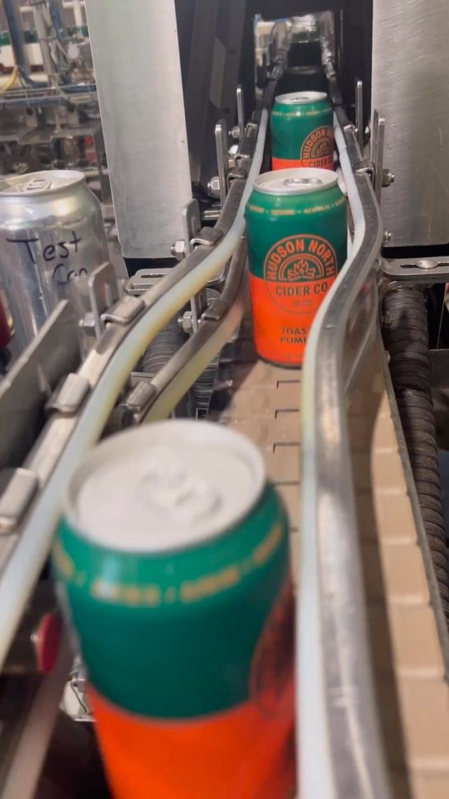 Experience early fall with the aroma of warming spices of Toasted Pumpkin Cider! 🔥 Made from New York apples, real pumpkin and fall spices, this seasonal cider pours hazy golden brown and is best enjoyed after a long hike in front of a crackling bonfire🔥⁠

5% ABV

#hudsonnorthcider #hardcider #glutenfree #pumpkin #pumpkincider #fall

🎥 @hudsonnorthcider
